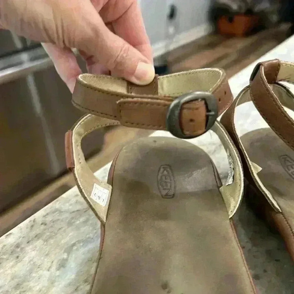 KEEN Tan/Brown Adjustable Stap Outdoor/Comfort Emerald City Sandal II. Size 9 - Picture 12 of 12